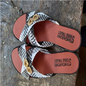 Trendy Palm Slippers For Ladies