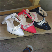 WOMEN'S LEATHER STRAP SANDAL