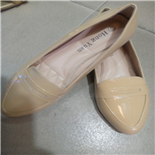 Ladies flat shoes